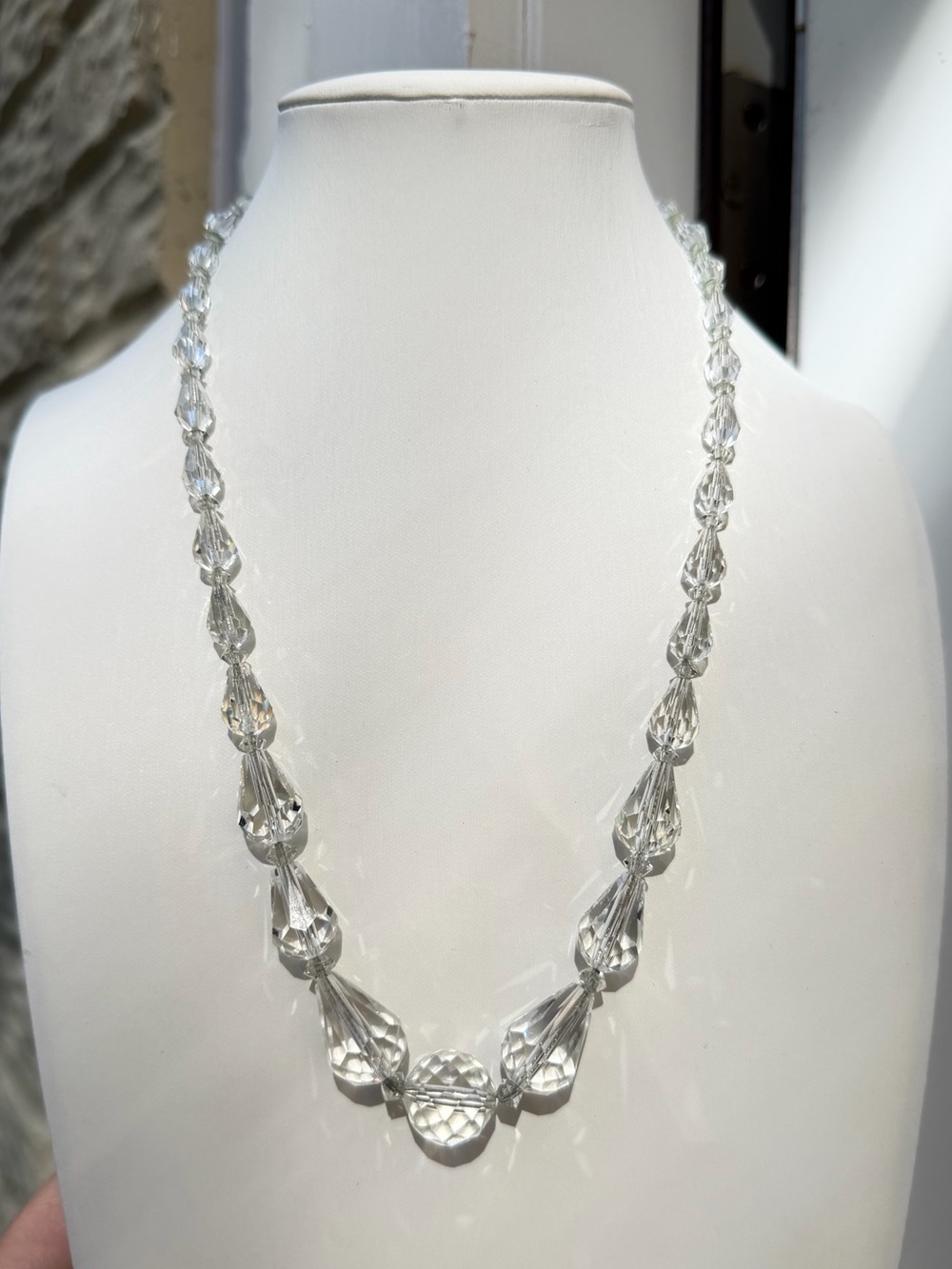 ~19" VTG Graduated, faceted crystal beaded necklace w/ 14kt GF clasp!